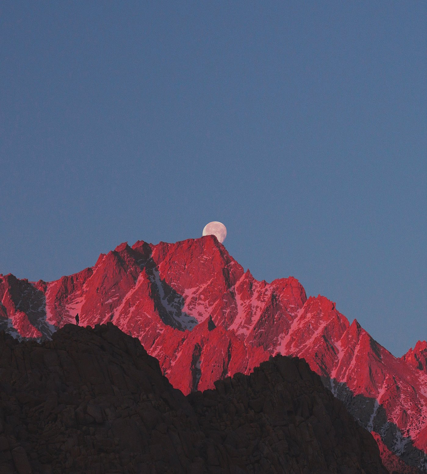 Immagine di paesaggio di fantascienza in un mondo di bellezza surreale ed eterea, fatta di infiniti colori e luce elettrica, di reuben wu