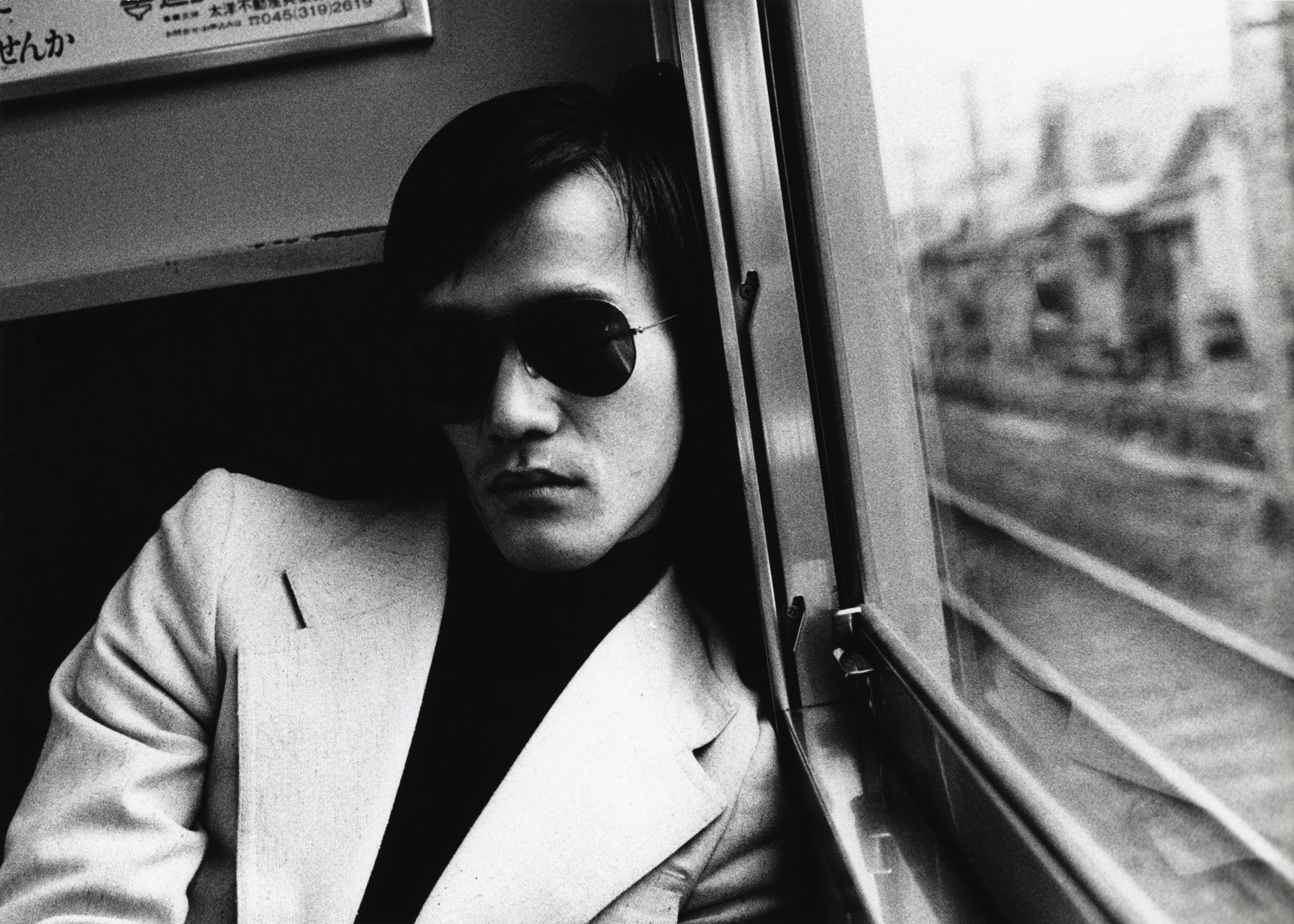 Uomo sul treno Fotografia in bianco e nero Daidō Moriyama