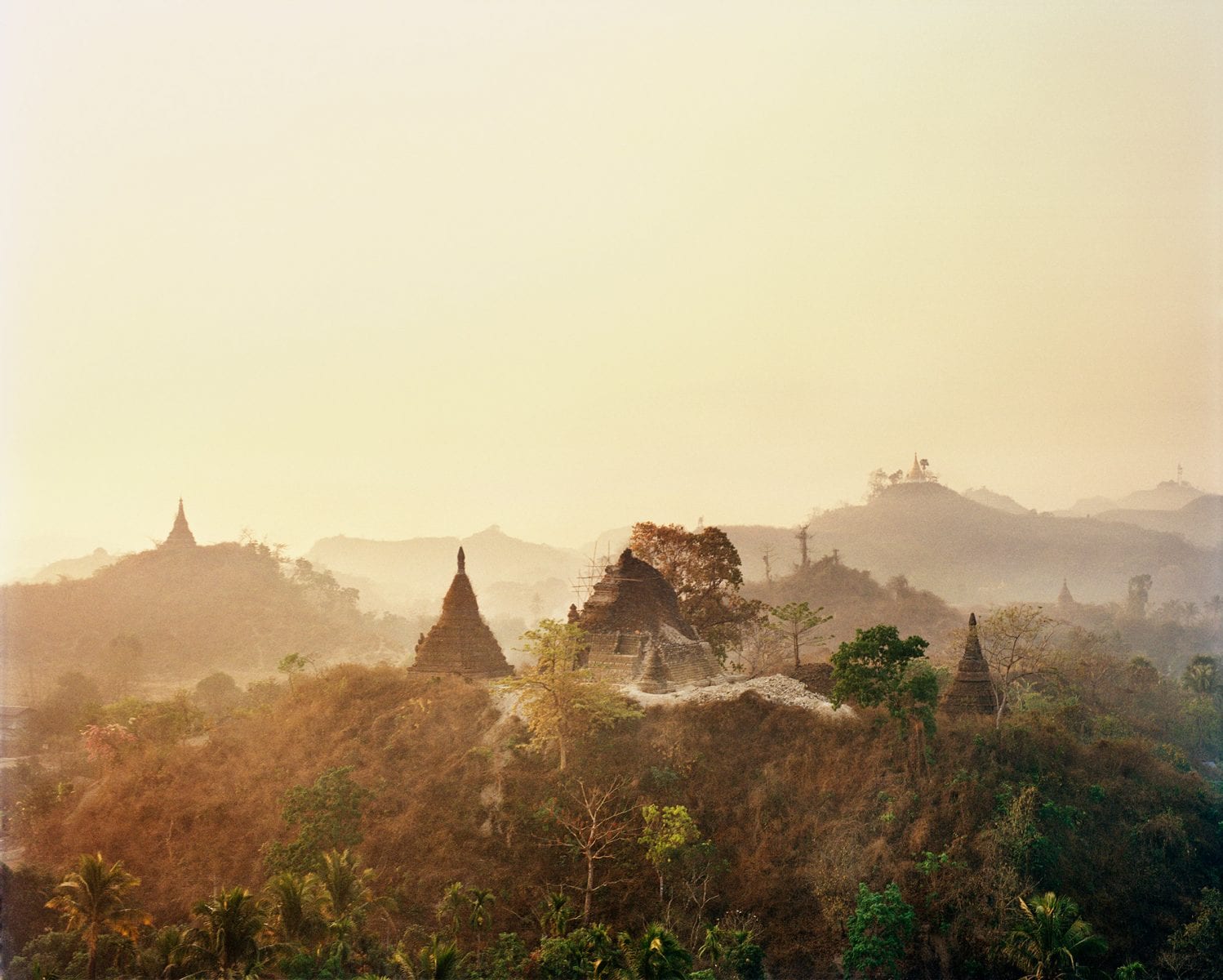 foggy color photography in Myanmar by Frédéric Lagrange