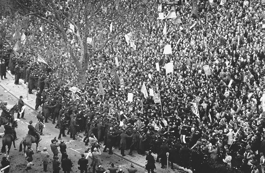 Manifestation anti-Vietnam, Grovesnor Square, Londres, 1968 Photographie