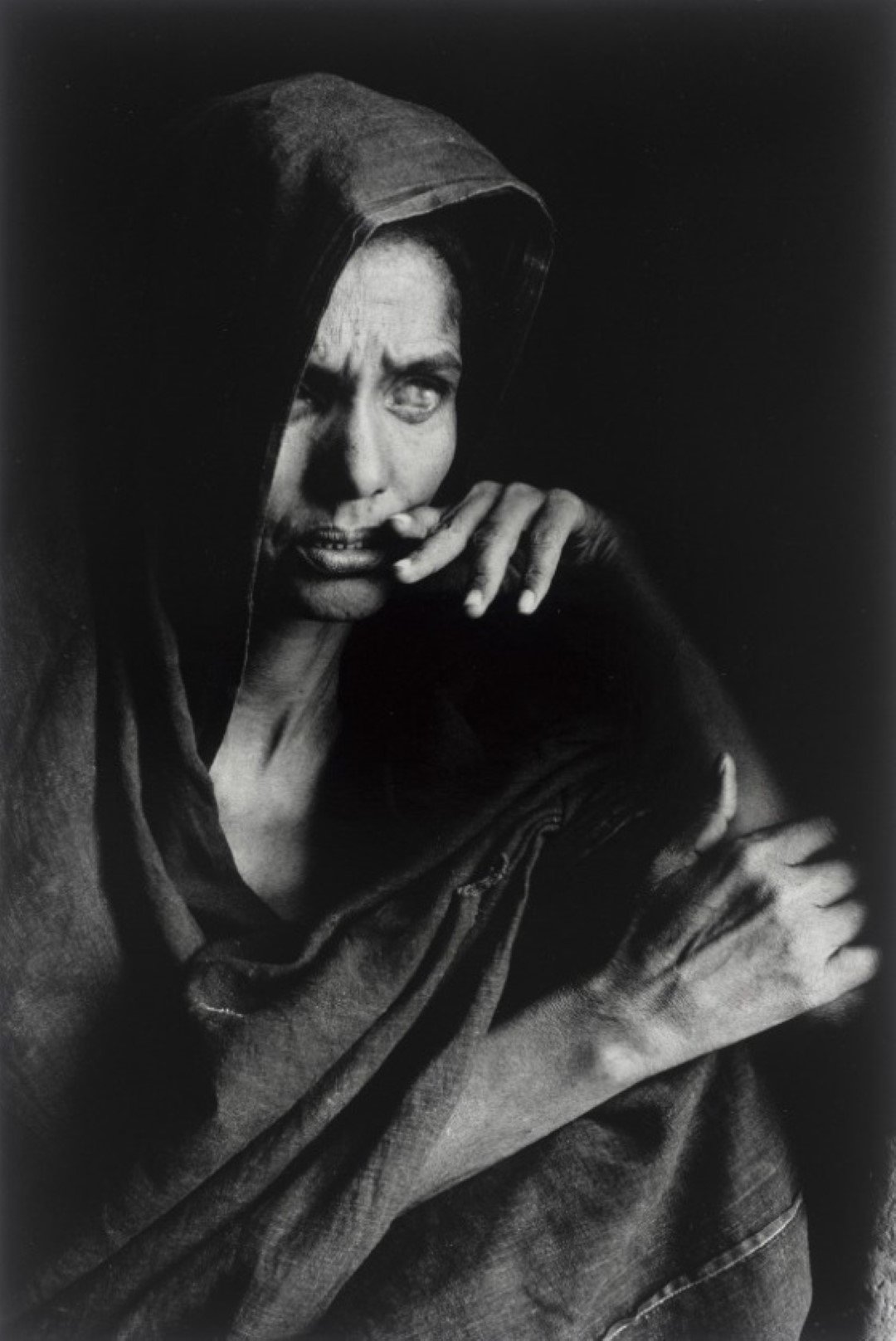 Retrato en blanco y negro de una mujer ciega tuareg, Malí 1985 Sebastiao Salgado