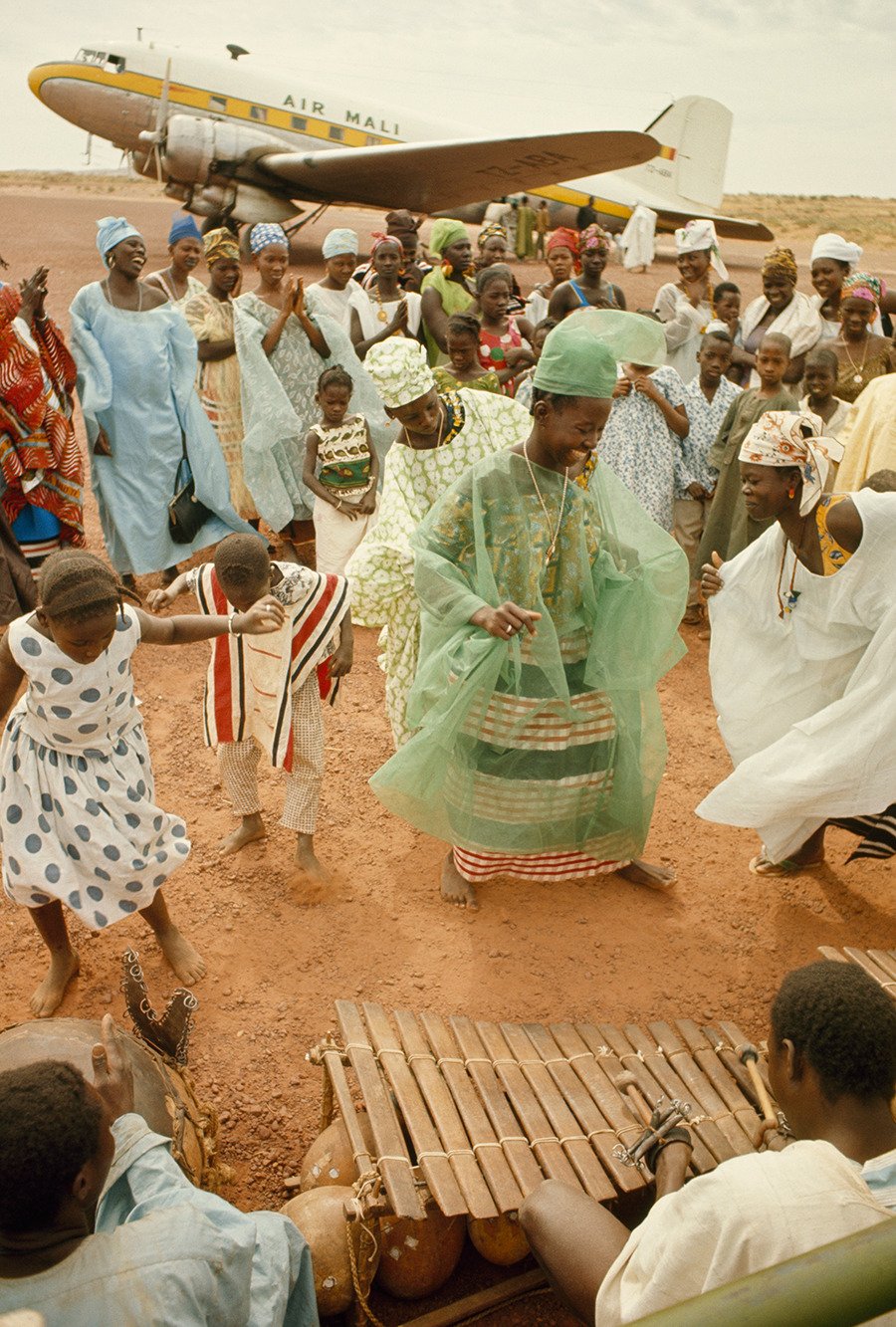 PEOPLE bailando tradicional Colo fotografía James P. Blair - Mopti, Mali 1966