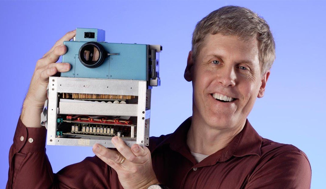 Steve Sassen with digital camera, 1975 © Courtesy of Kodak archive