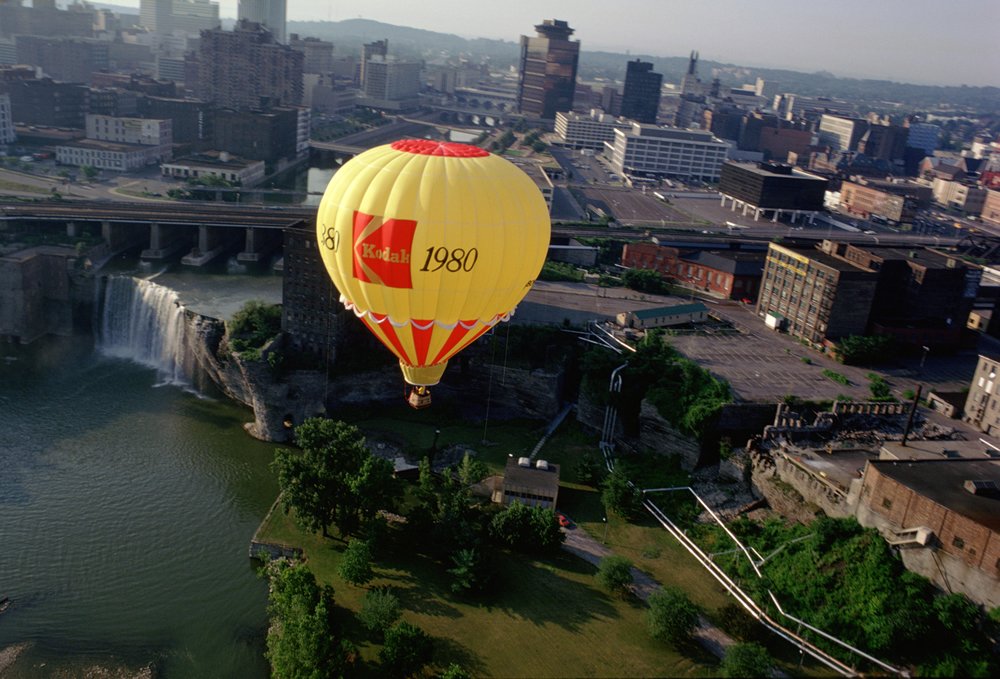 Balloon celebrating Kodak’s 100th anniversary passes above the company’s headquarters in Rochester, N.Y, 1980 Courtesy of Kodak archive