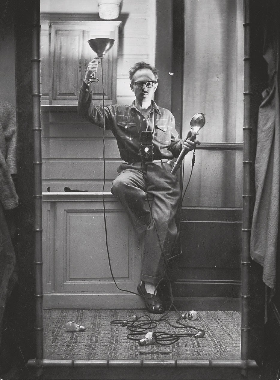 Autorretrato con flashes, EE. UU., 1951 © Willy Ronis