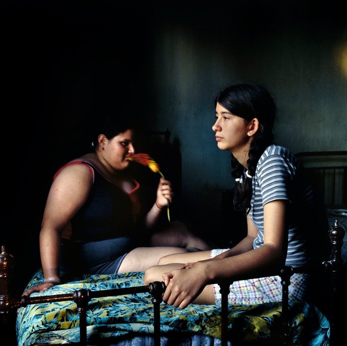 Two kids sitting on a bed, Buenos Aires, Argentina, 2004 by photographer Alessandra Sanguinetti