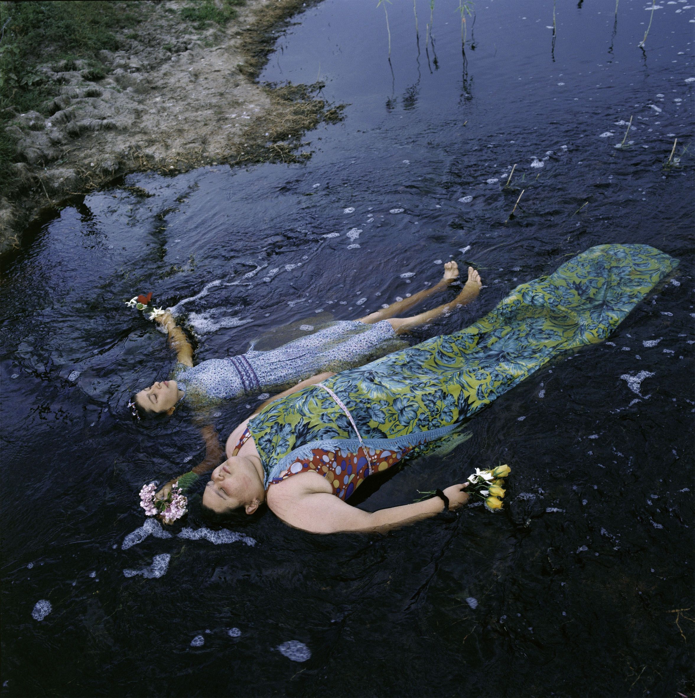 Kids swimming on a river, Buenos Aires, Argentina, 2001 by photographer Alessandra Sanguinetti
