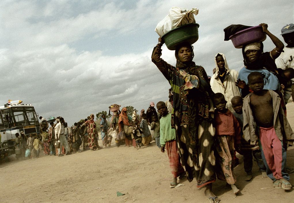Arrival to Kakuma refugee camp, Kenya 2002 © Alex Majoli / Magnum Photos
