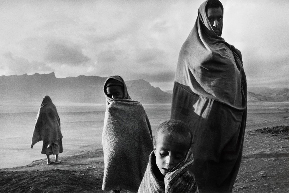 Refugees in the Korem Camp, Ethiopia, 1984 © Sebastiao Salgado / Amazonas Images