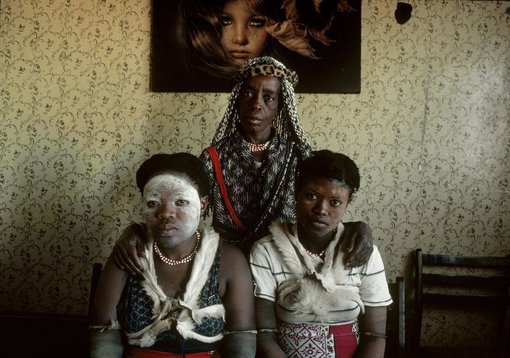 Portrait photography Chris Steele Perkins Sangoma Witch Doctor at home with apprentices, Soweto, south africa 1981