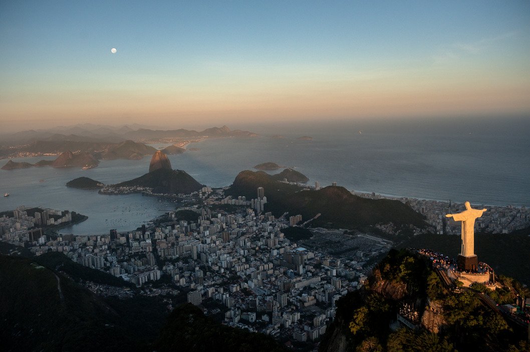 David Alan Harvey Christ the Redeemer at Dawn, Rio de Janeiro, 2011