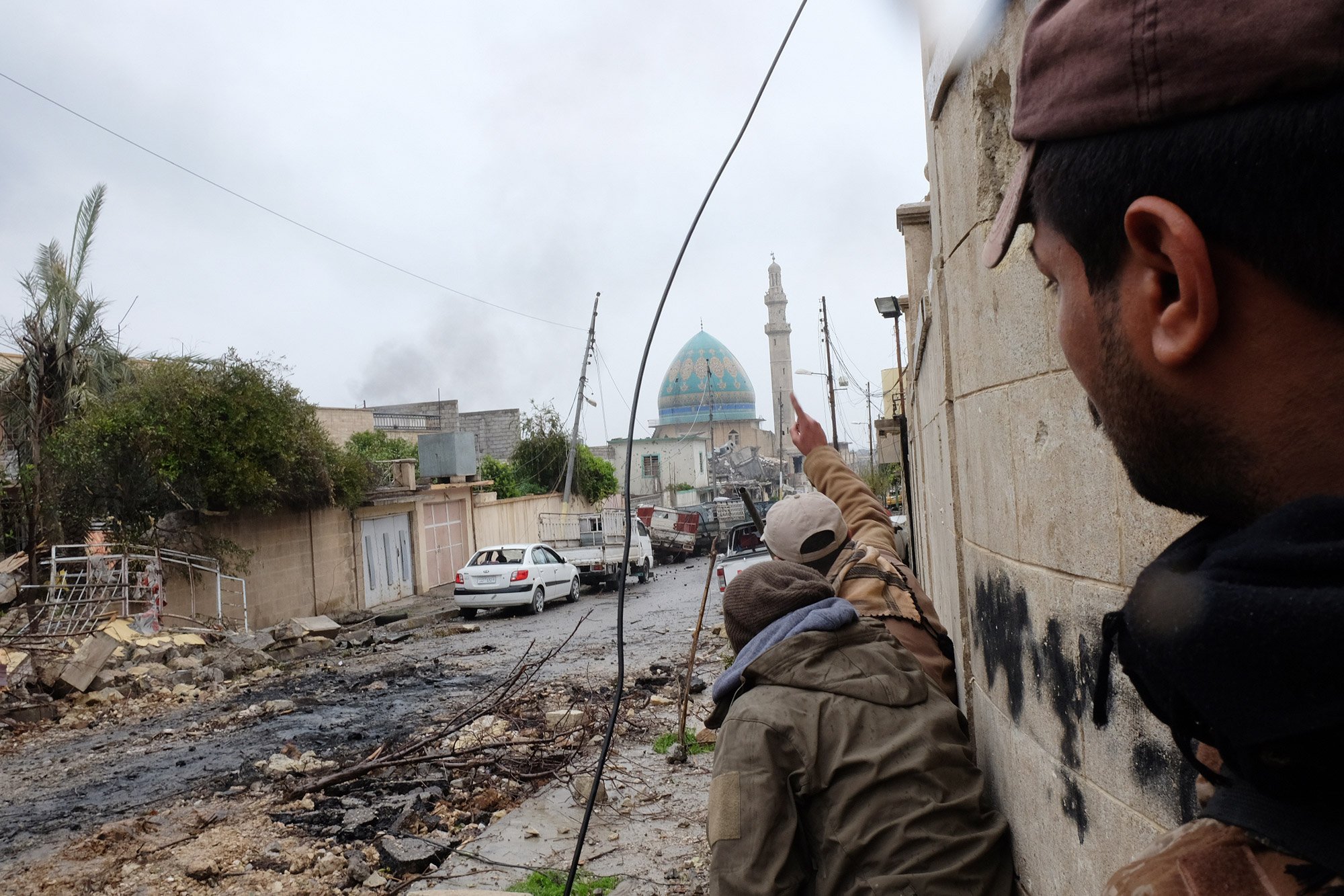 Le forze irachene stanno cercando di localizzare un cecchino a Mosul occidentale, nel nord dell'Iraq - 23 marzo 2017 Alpeyrie