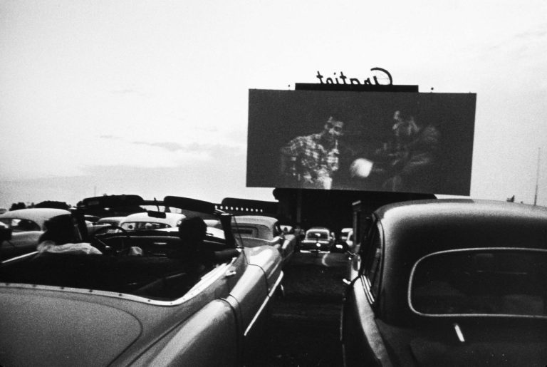 Film drive-in, Detroit 1955. Dagli americani Robert Frank