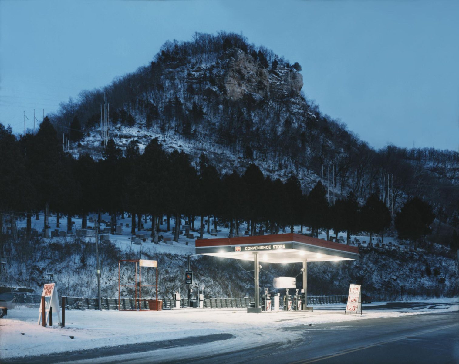 威斯康星州喷泉市公墓,2002年©Alec Soth