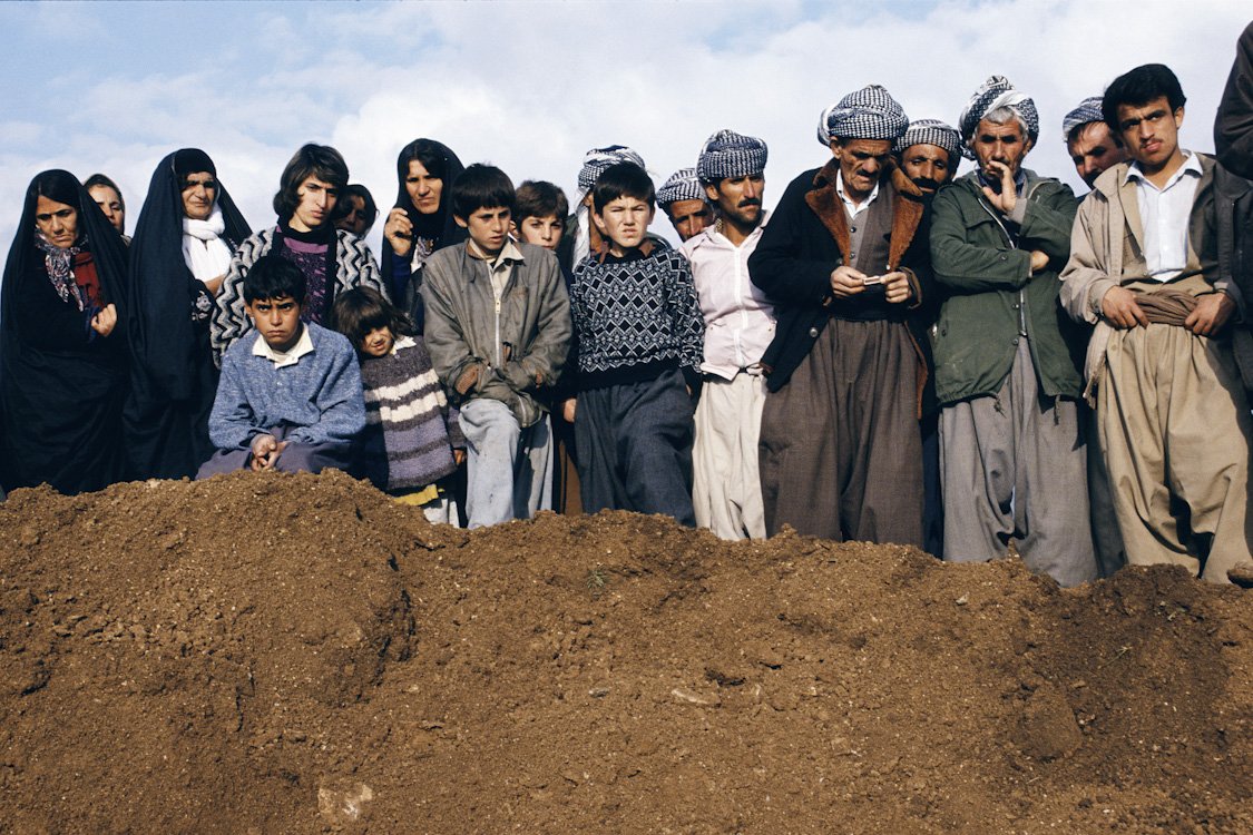 Kurdish mass graves, Northern Iraq, 1991 © Susan Meiselas