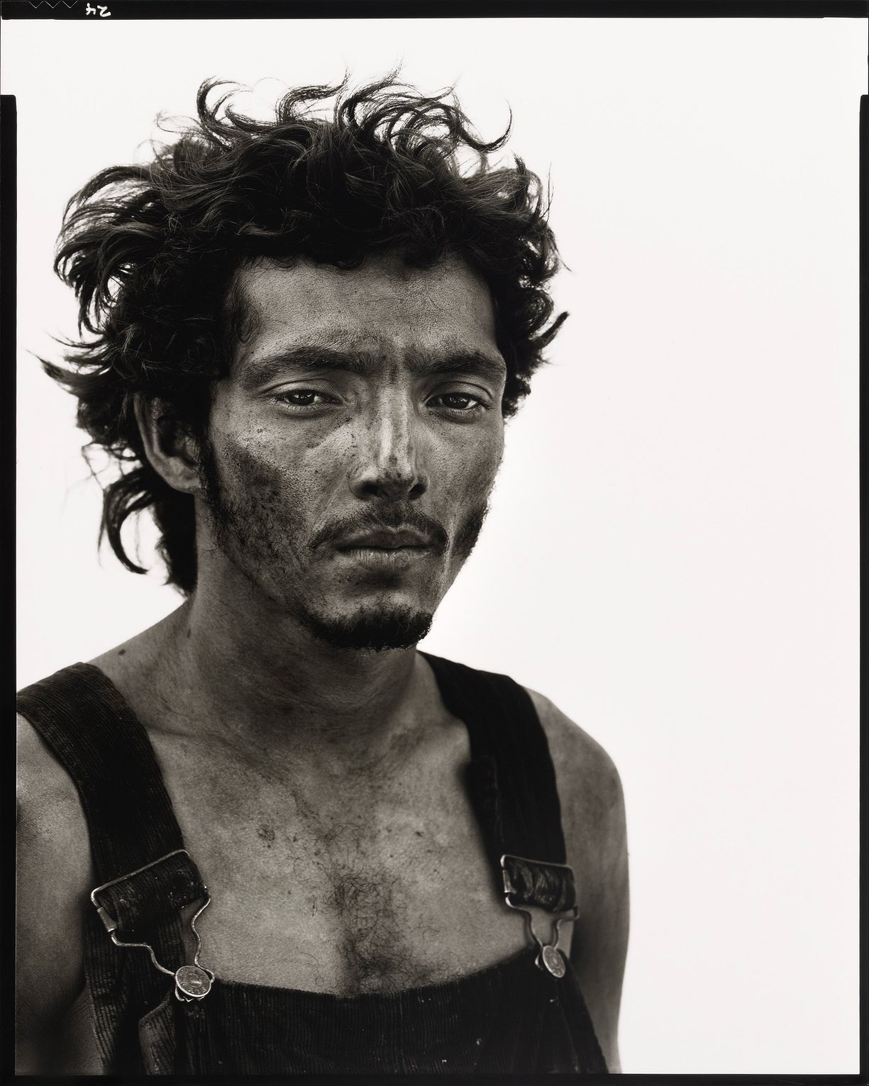 Roberto Lopez, Oil Field Worker, Lyons, Texas, 28 settembre 1980 - Ritratti di Richard Avedon nel West americano