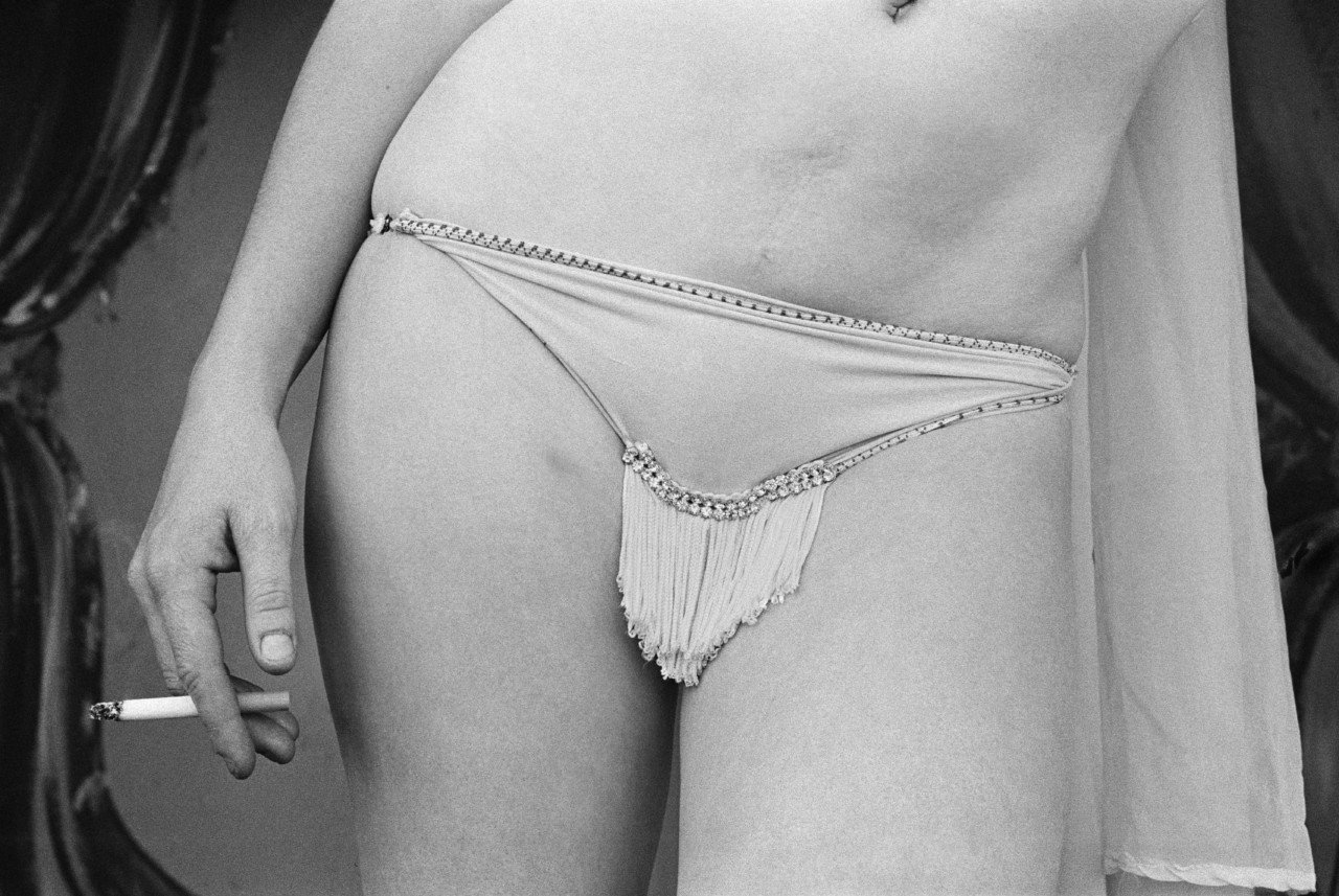 Shortie on the Bally - Barton, Vermont, USA, 1974 - Photo by Susan Meiselas