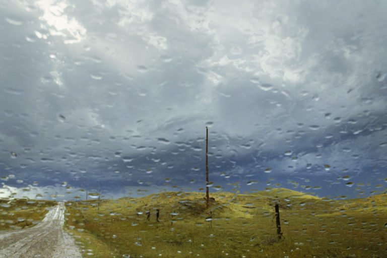 Tempesta di luce. Vicino a Fairburn, South Dakota, USA. 2011 © Rebecca Norris Webb