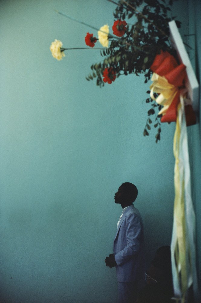 All'interno della chiesa, Arcahaie, Haiti. 1987 © Alex Webb / Magnum Photos