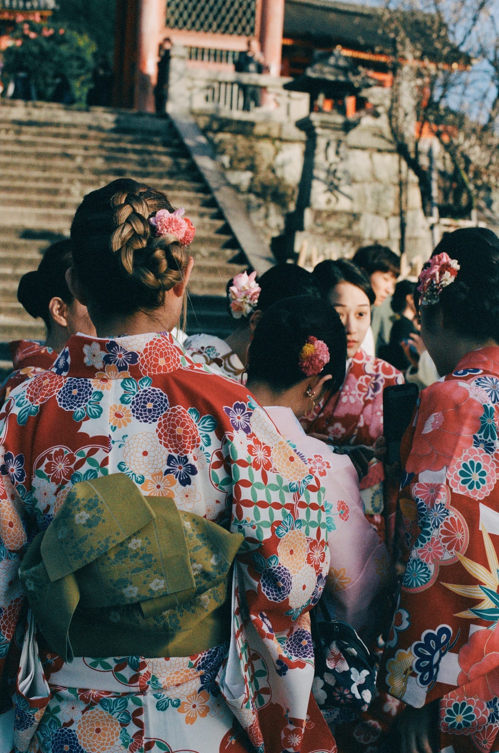 外观 street photography 作者:皮亚·里维奥拉(Pia Riverola),身着传统服饰的女性日本京都