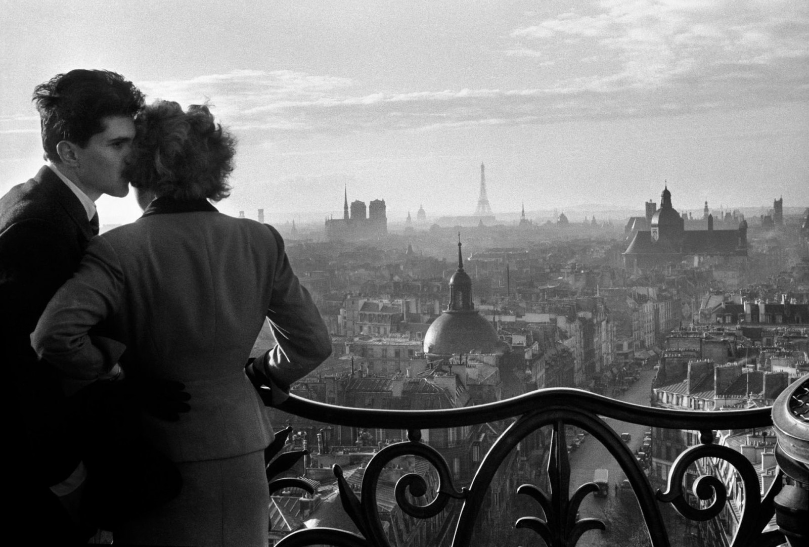 Willy Ronis, Gli amanti della Bastiglia, 1957, Parigi, Fotografia cinematografica in bianco e nero
