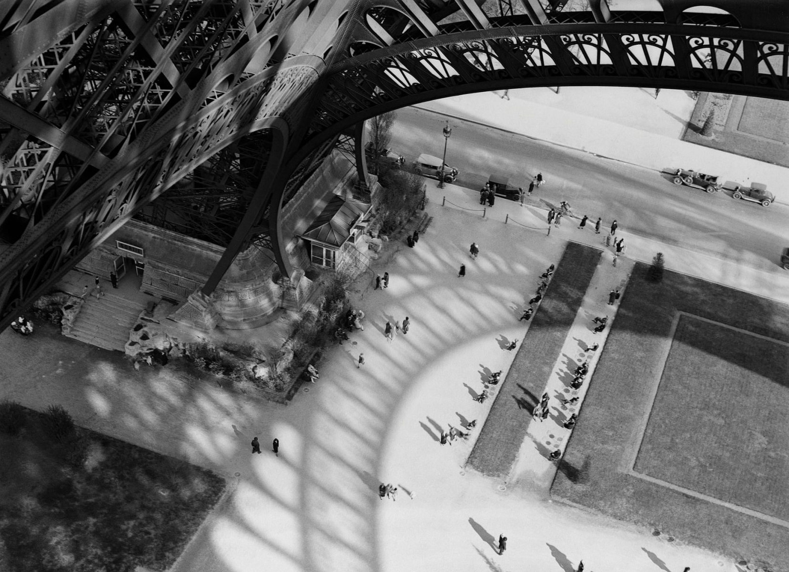André Kertész, immagineerea, Parigi, Torre Eiffel, bianco e nero, 1929