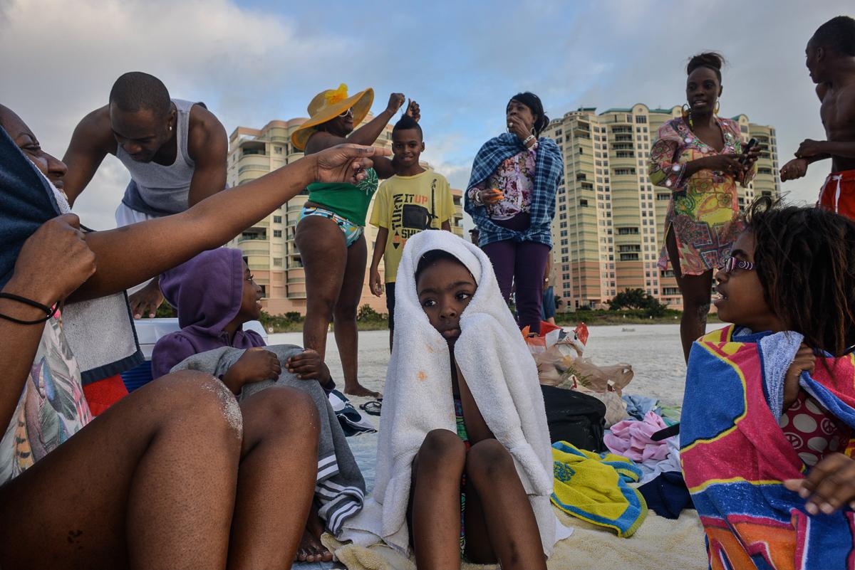 Color photo by Niki Gleoudi, family, beach, US, vacation, holiday