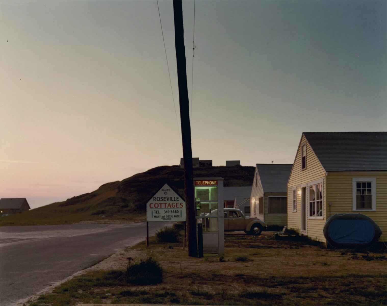Vintage color film photo by Joel Meyerowitz, beach, houses, sunset, coast, cape cod, usa, 1970s