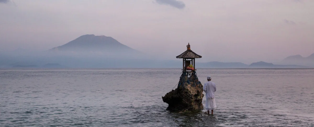 Color photography by Michael Dean Morgan, temple, Bali