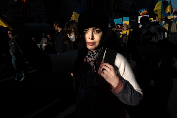 安德里亚·菲诺奇（Andrea Finocchi）的彩色街头女性肖像