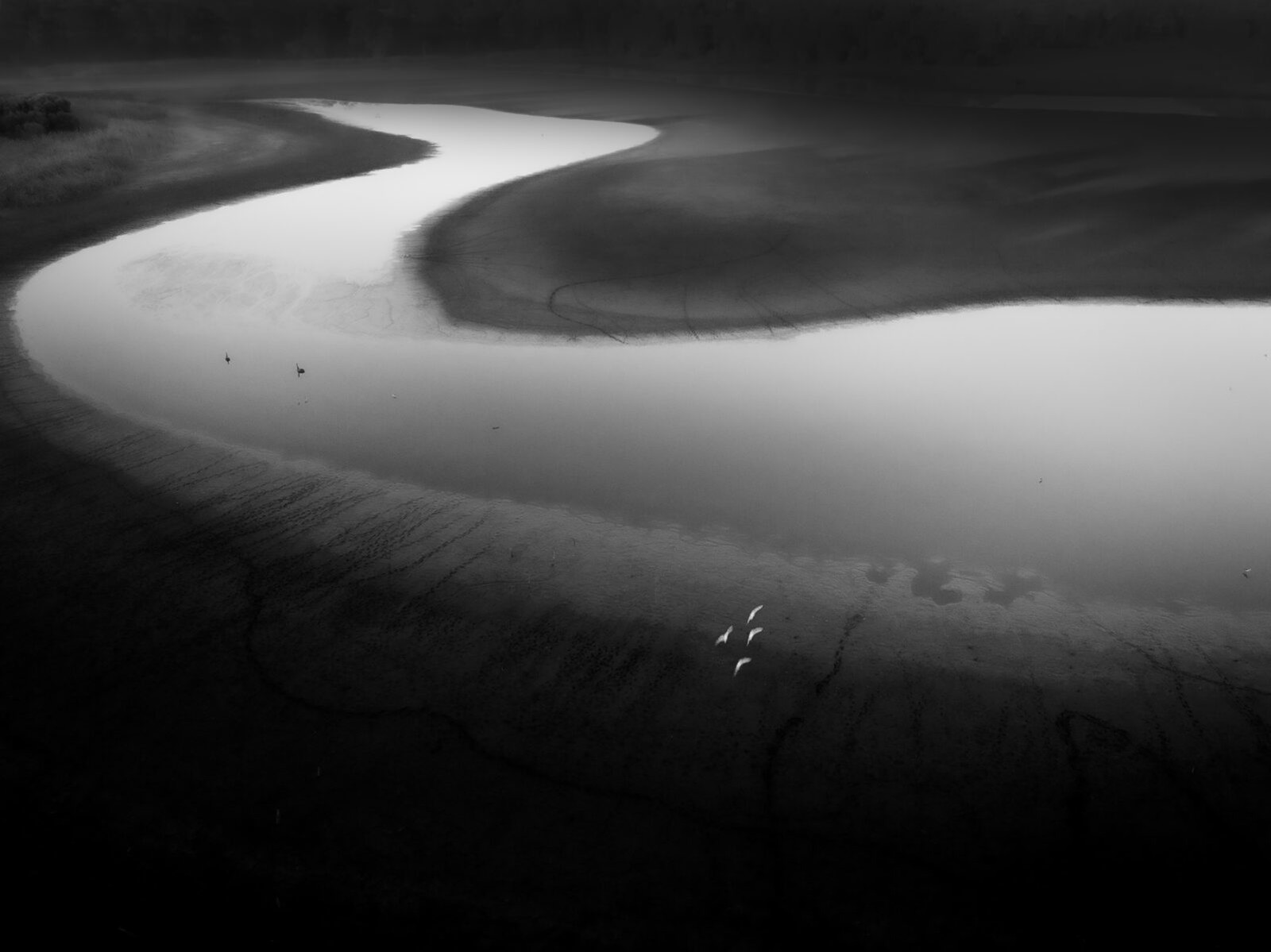 black and white landscape photograph by Graham Earnshaw