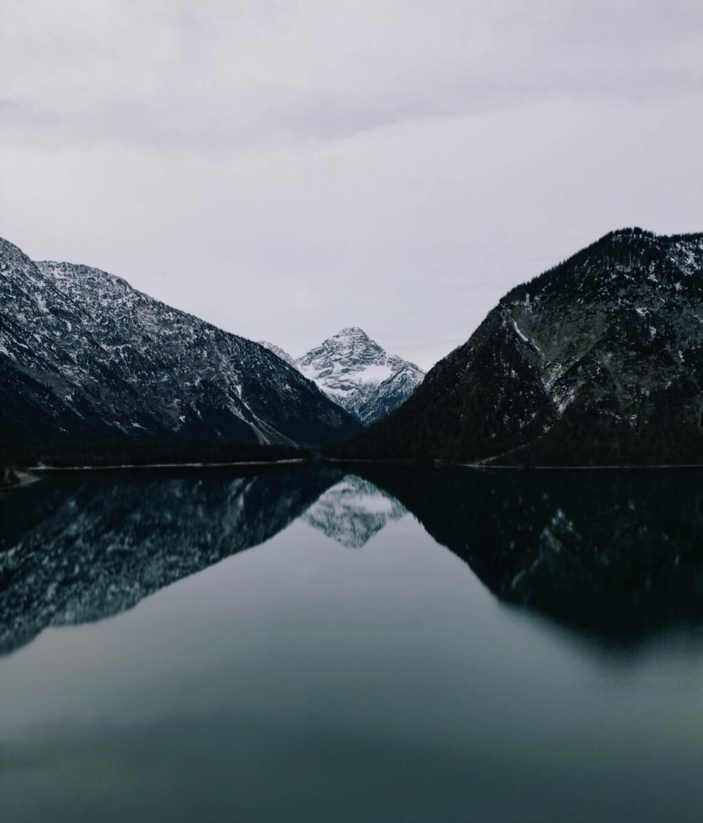 color landscape photo of mountains and lake reflexion in Austria by Toni Hofmann