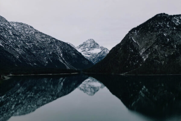 color landscape photo of mountains and lake reflexion in Austria by Toni Hofmann