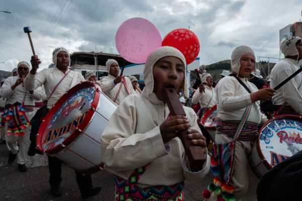 color street photography of carnaval in Puno, Peru by Stéphane Allemand