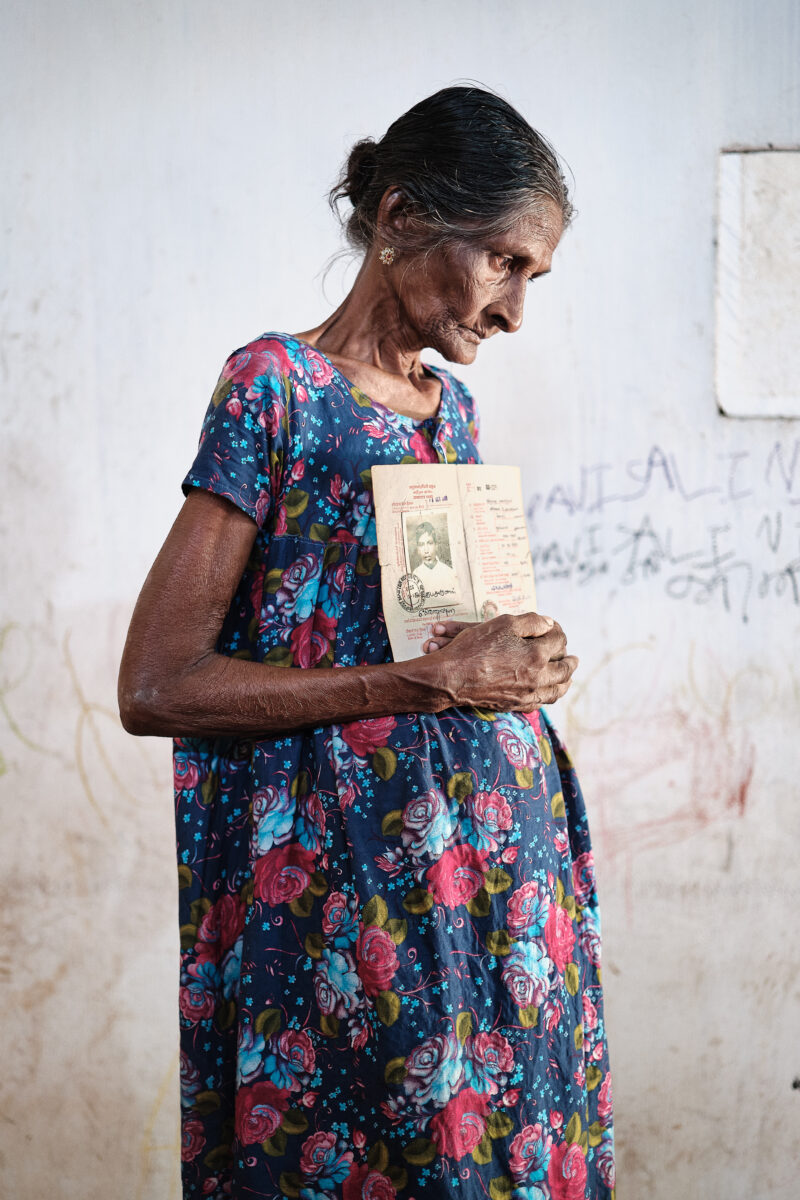 color documentary portrait of Sri lankan woman by Dave Davis