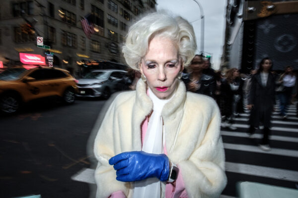 color street photo of woman cvrossing street on the Fifth Avenue, NY by Vince Niko