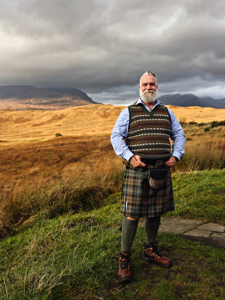 color portrait photo of man by Sylvain Bris