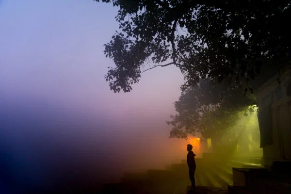 color street photo of fog evening in New Delhi, India by Chetan Verma