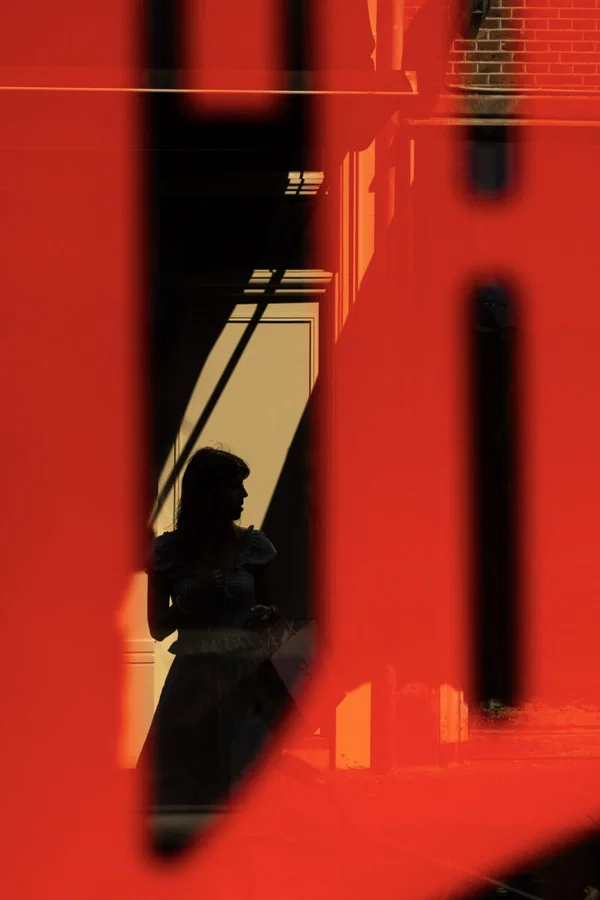 Candid color street photography composition shot in Amsterdam, 2025 by Niels Koopmans
