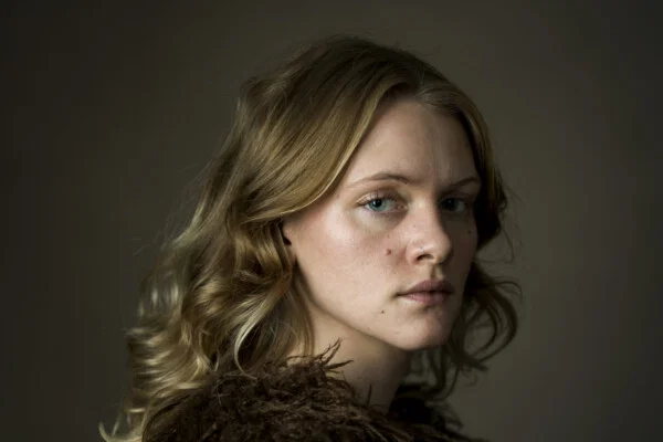 color portrait photo of woman with blue eyes by Susanne Middelberg