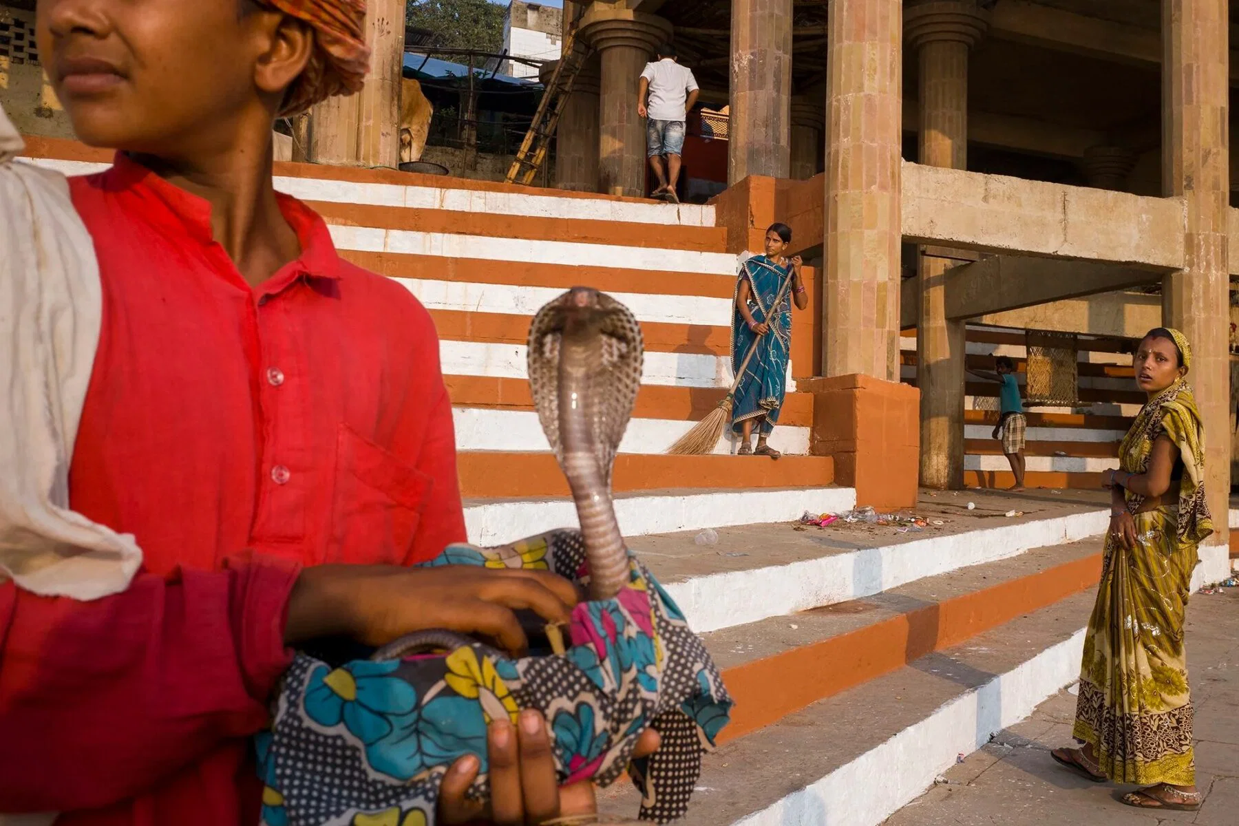color street photo of people in India by Vineet Vohra
