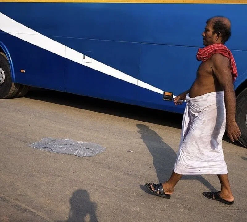 color street photo of people in India by Vineet Vohra