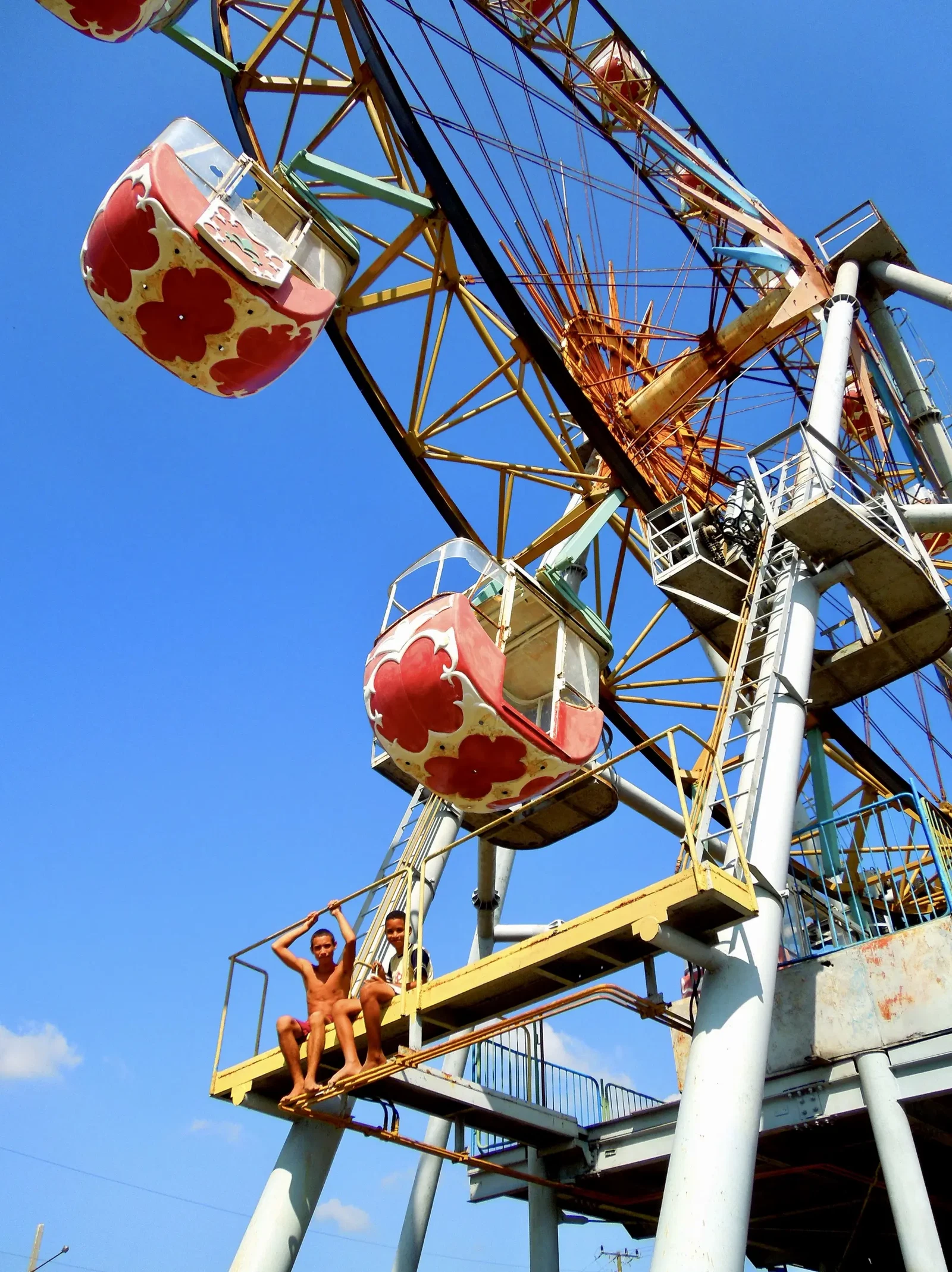 Hurricane damaged ferris wheel by Jonathan Craven