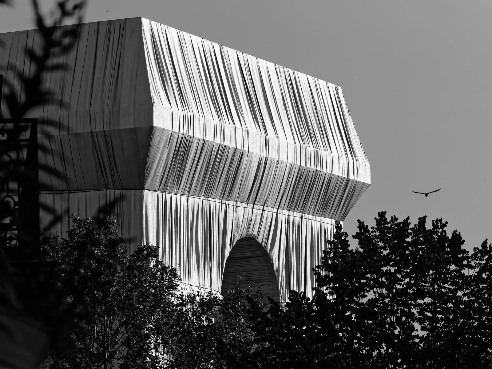 Arc de Triomphe Christo et Jean Claude by Helmut Lochbuehler
