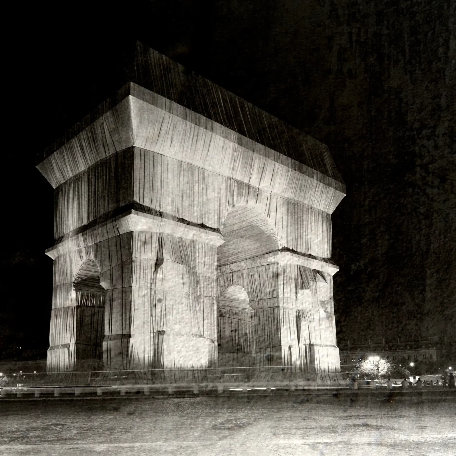 Arc de Triomphe Christo 5 by Helmut Lochbuehler