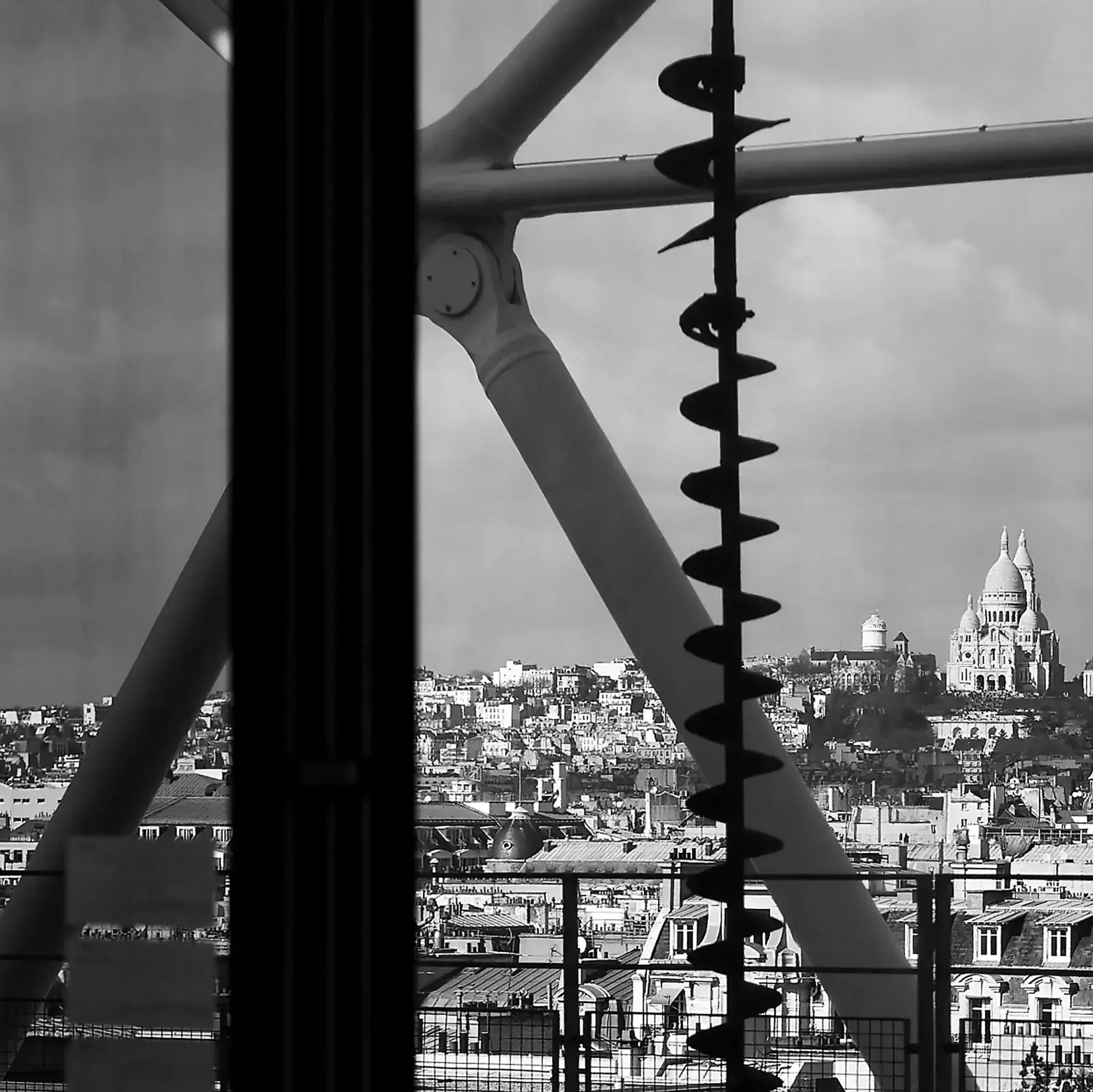 Montmartre et Sacré Coer by Helmut Lochbuehler