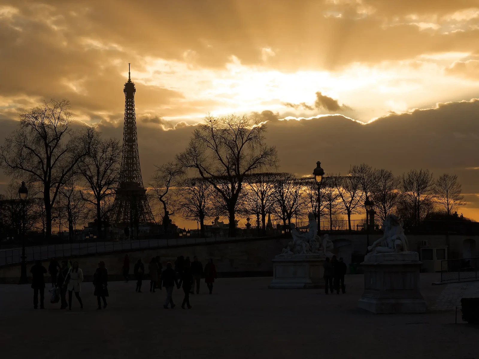 Tour Eiffel et Tuilleries by Helmut Lochbuehler